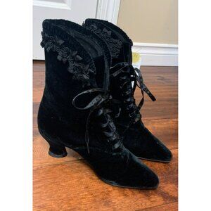 Natori Black Velvet Embroidered Lace Up Victorian Regency Era Boots Size 6.5